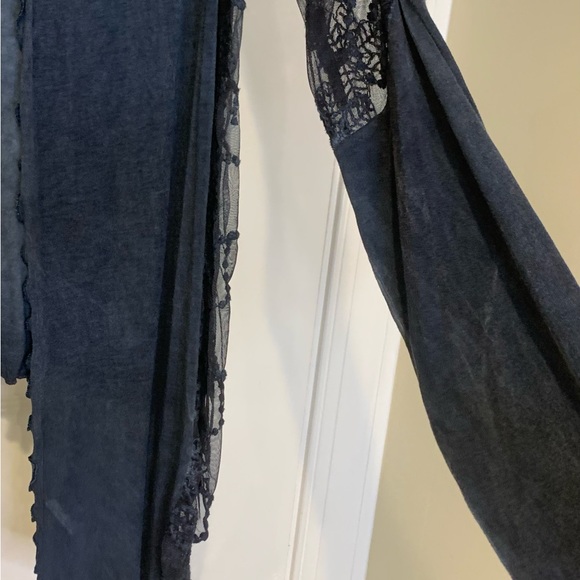 Sacred Thready Sweater wth combination soft lace on top of the sleeves&the sides - Picture 9 of 10